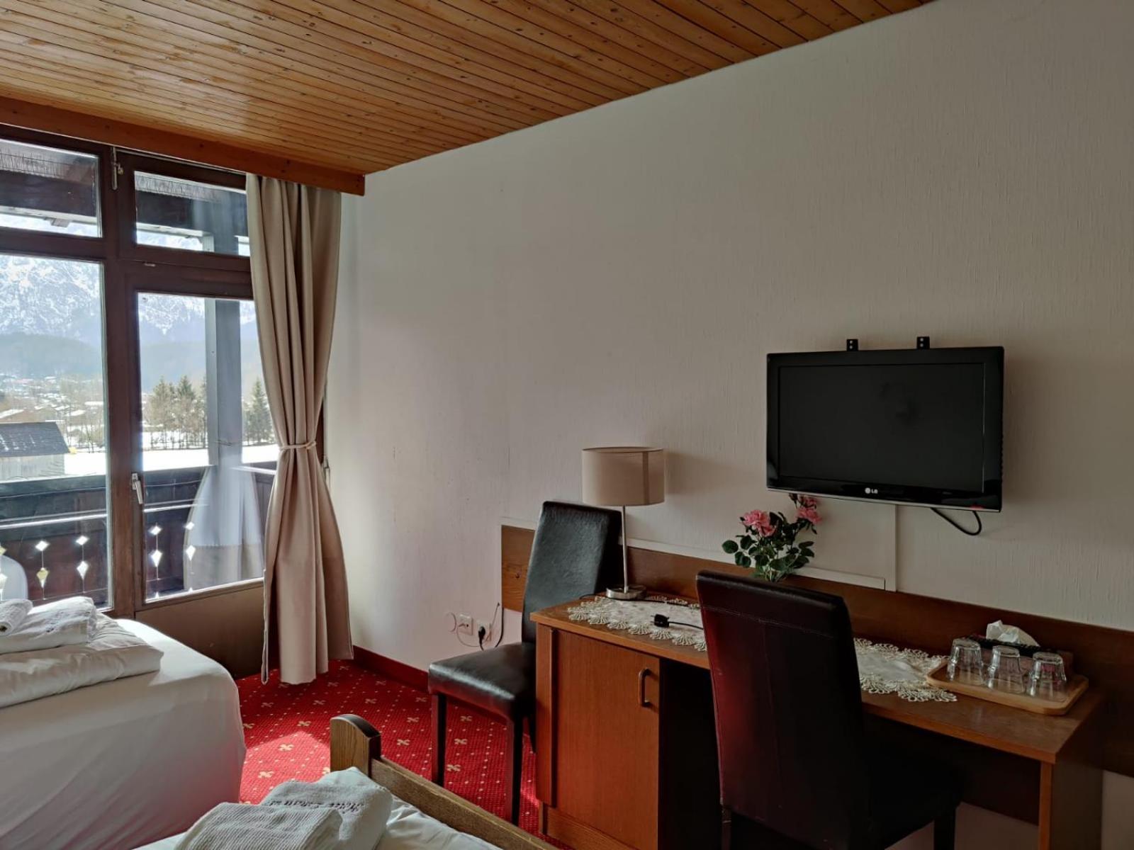 Hotel Lindwurm Bad Goisern Exteriör bild